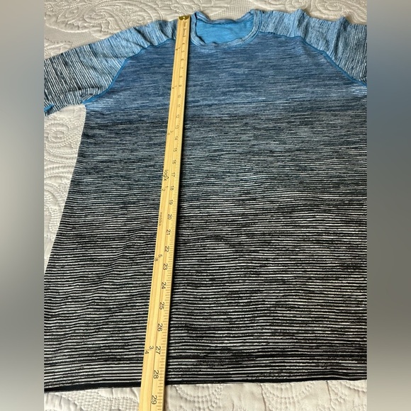 Lululemon Athletica Blue Black Gradient Short Sleeve Tee - Picture 4 of 7